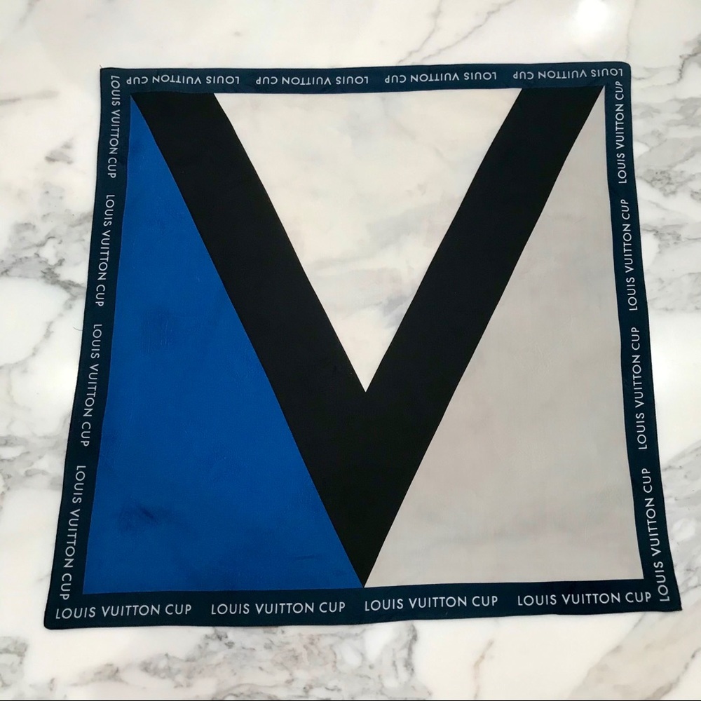 LOUIS VUITTON bandana